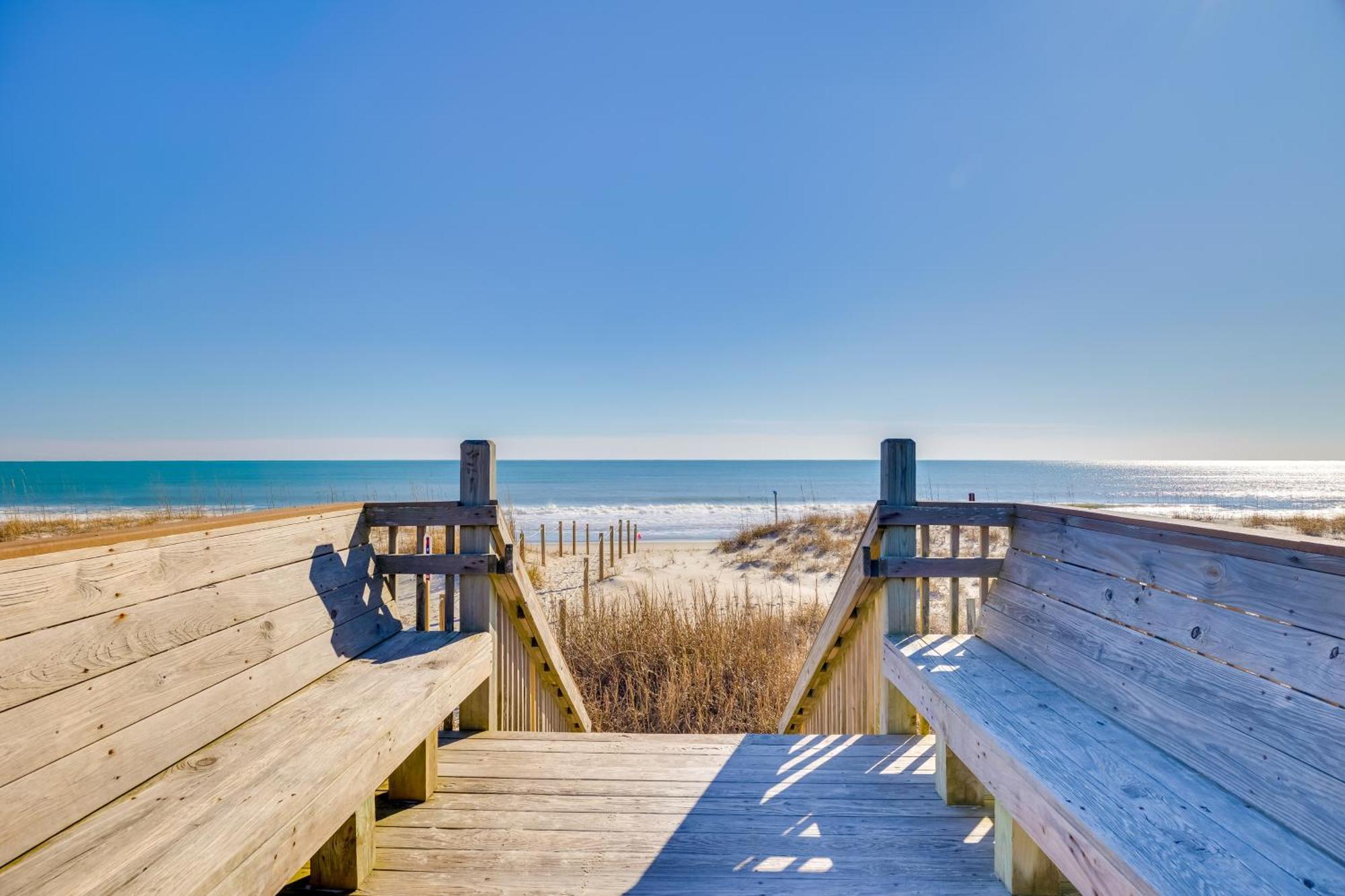 Lovely Emerald Isle Home, Walk To Beach! Екстер'єр фото