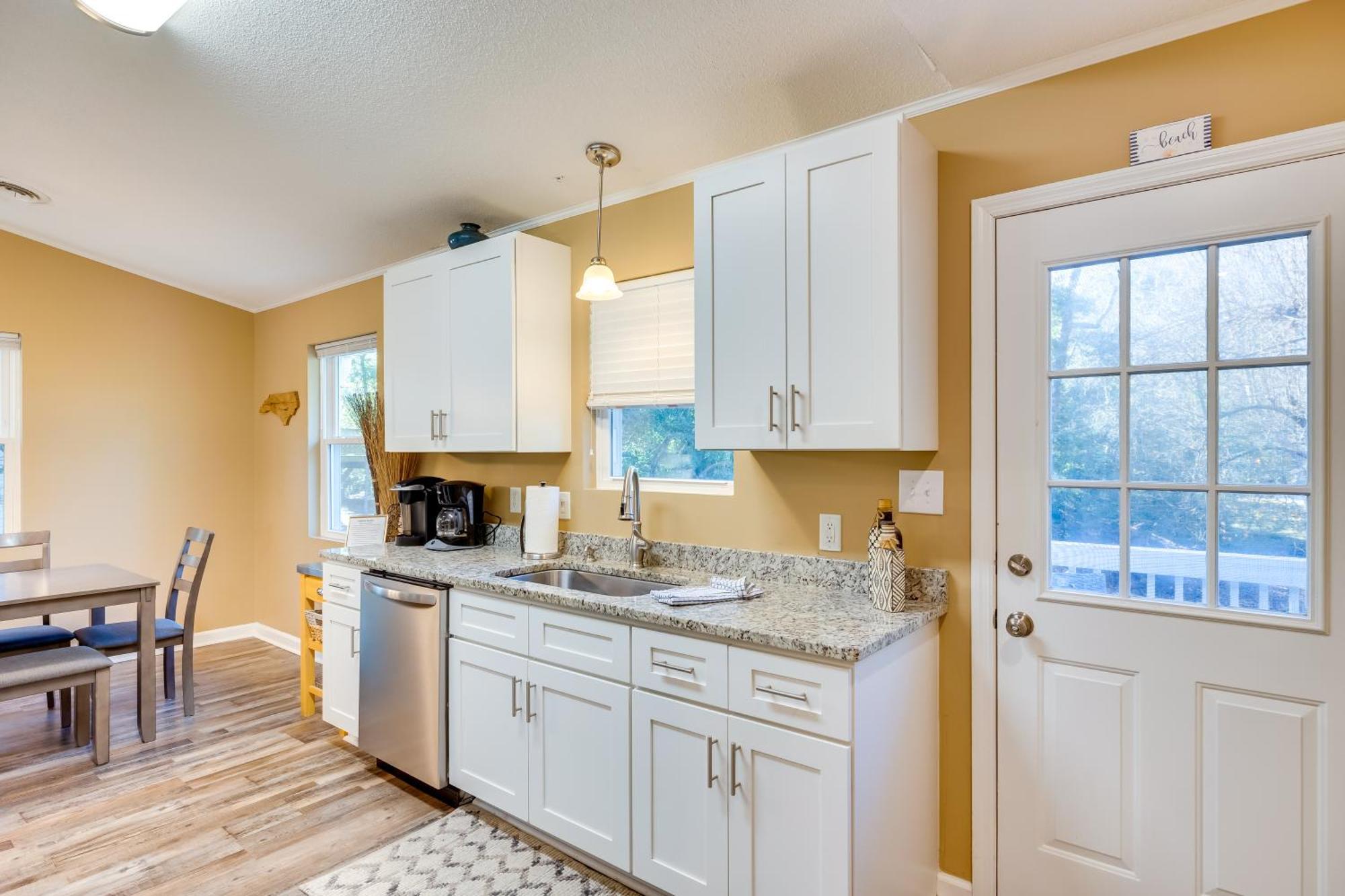 Lovely Emerald Isle Home, Walk To Beach! Екстер'єр фото