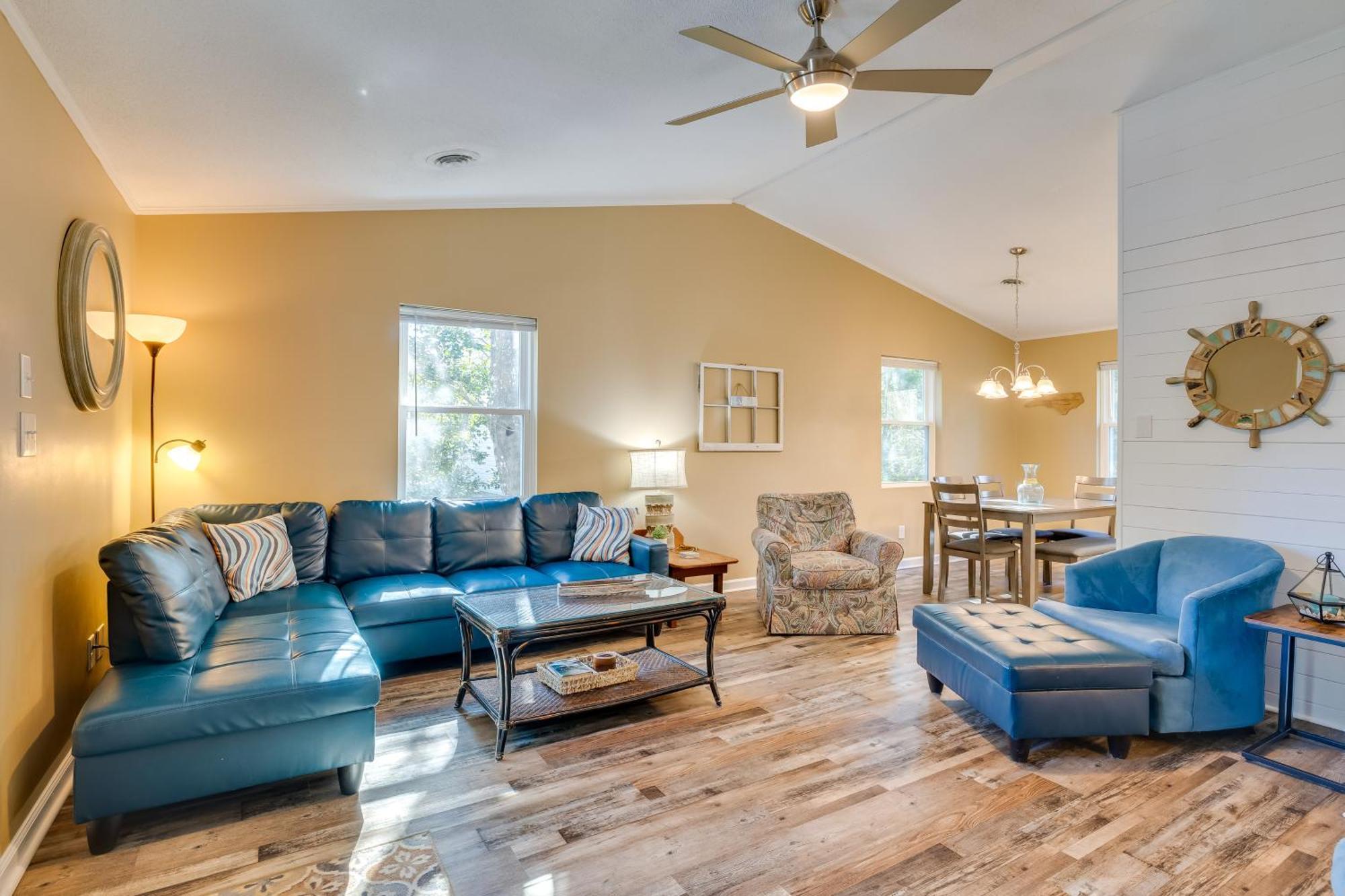 Lovely Emerald Isle Home, Walk To Beach! Екстер'єр фото
