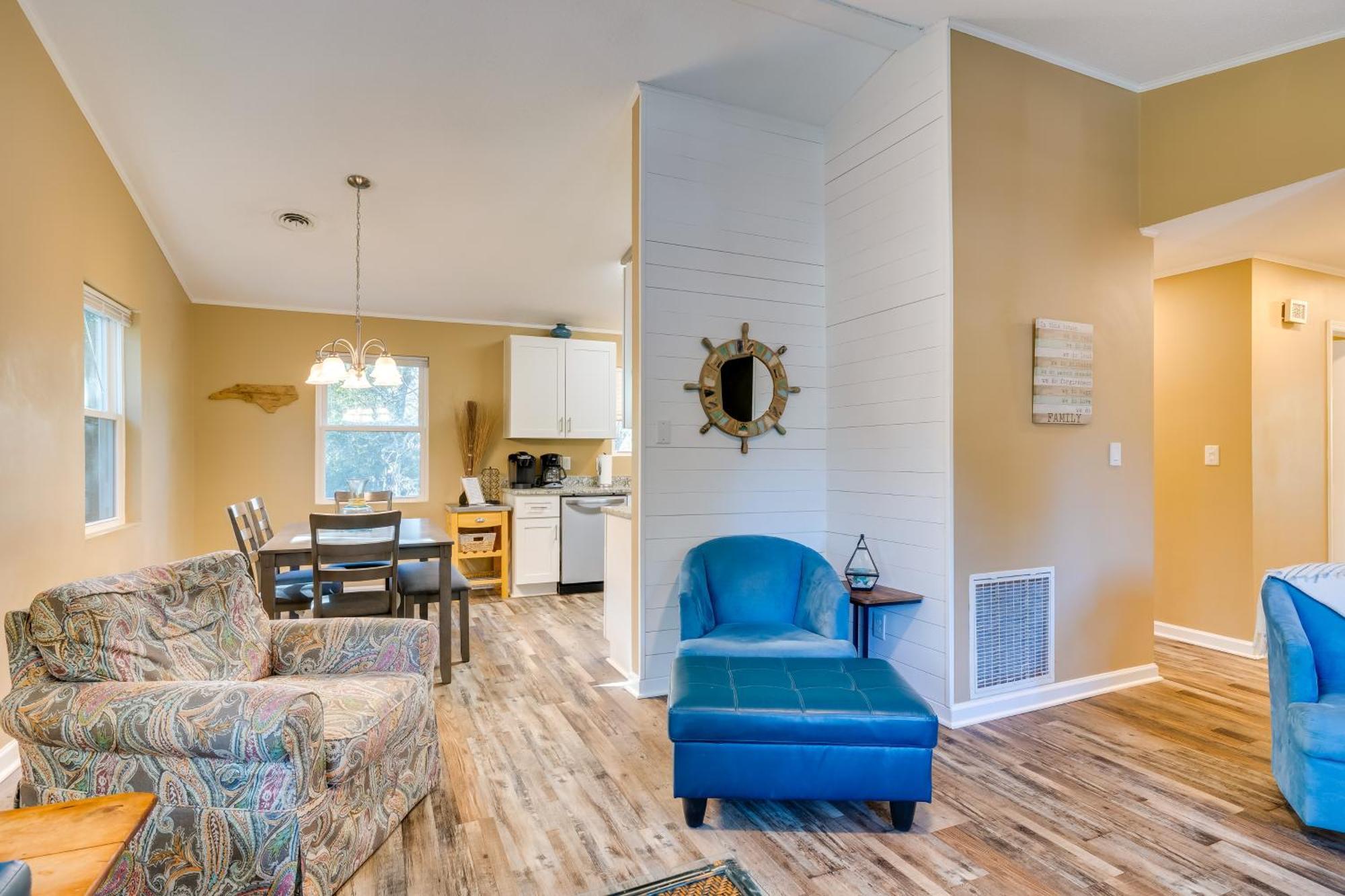 Lovely Emerald Isle Home, Walk To Beach! Екстер'єр фото