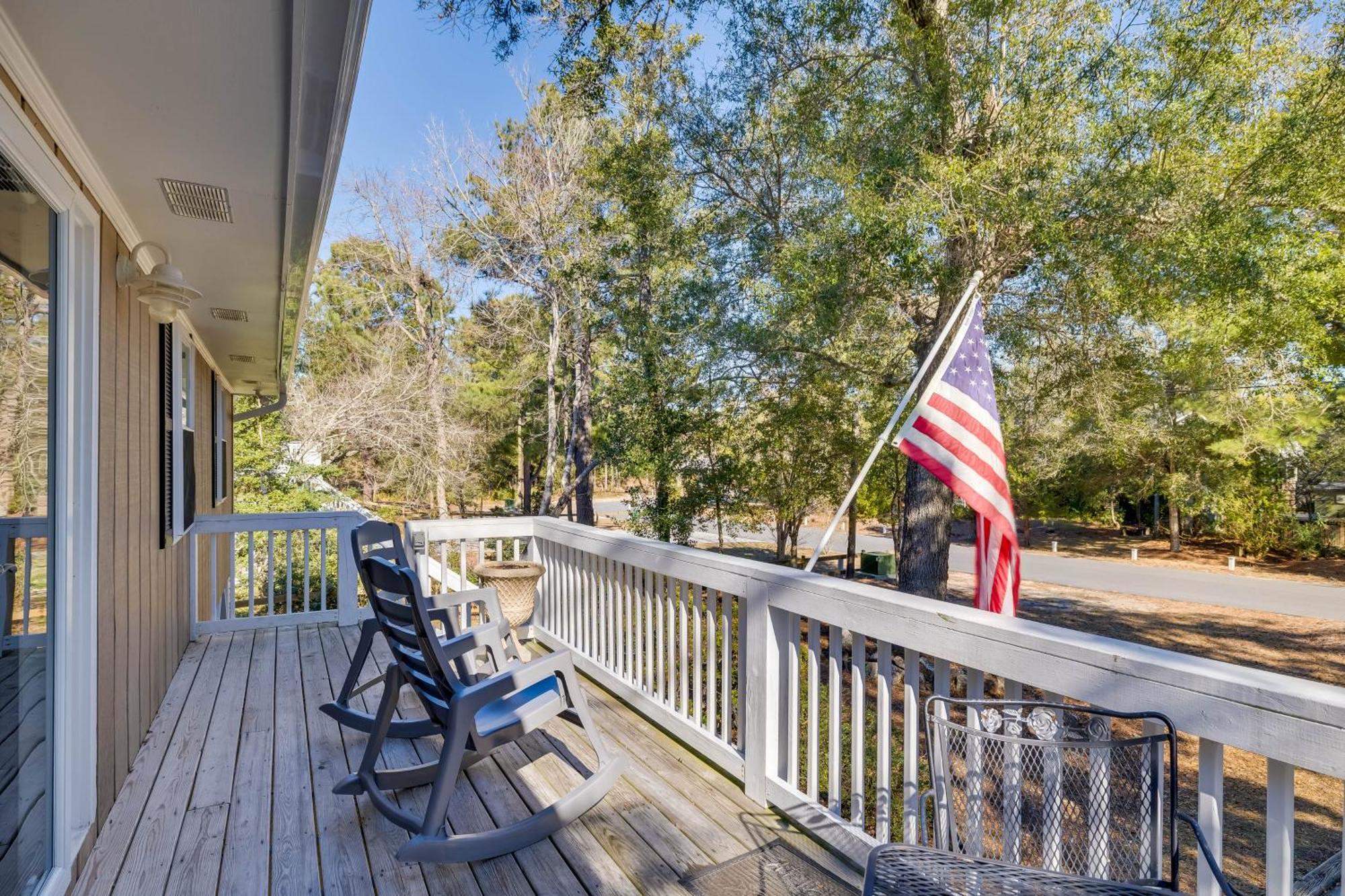Lovely Emerald Isle Home, Walk To Beach! Екстер'єр фото