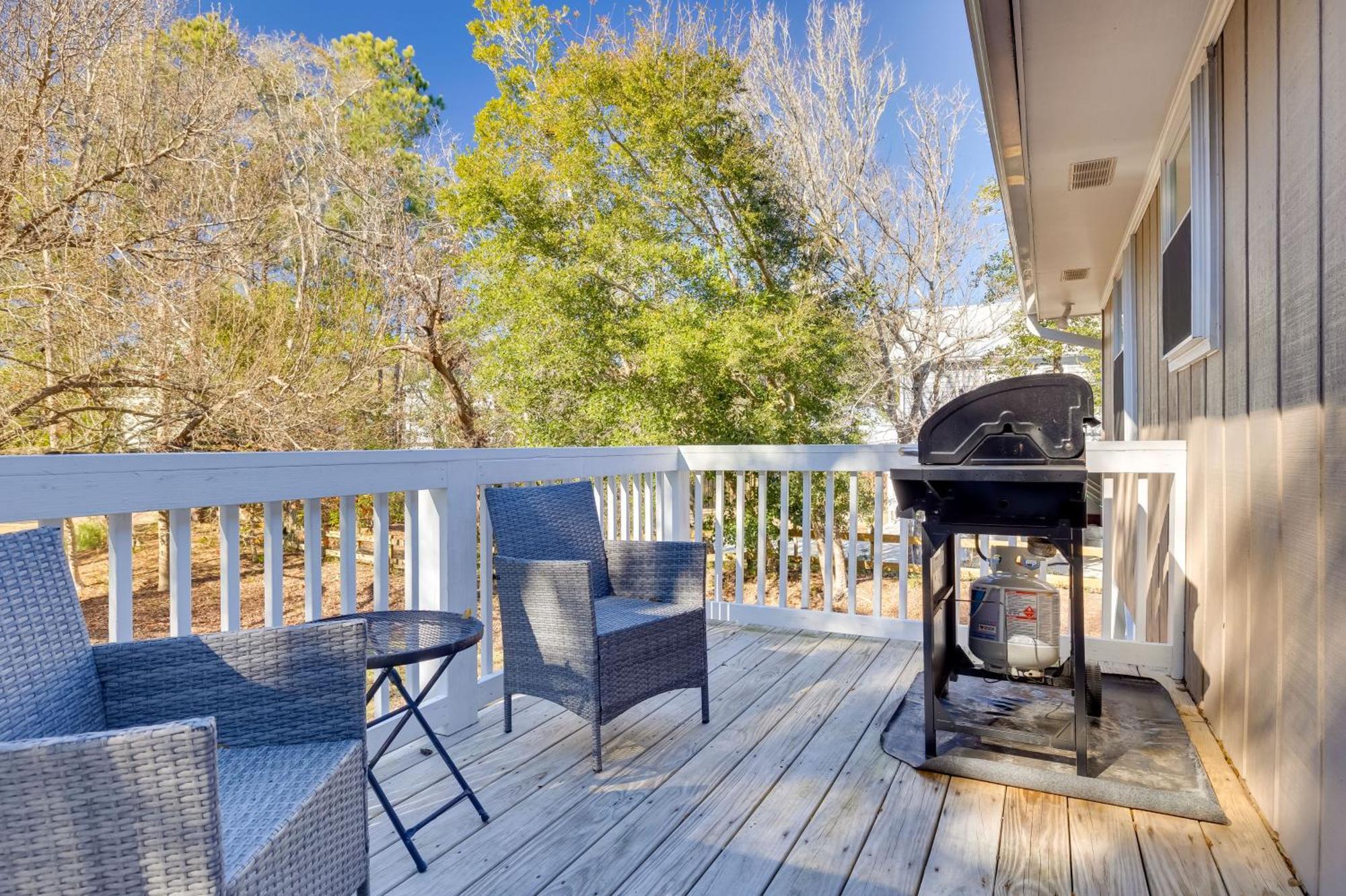 Lovely Emerald Isle Home, Walk To Beach! Екстер'єр фото