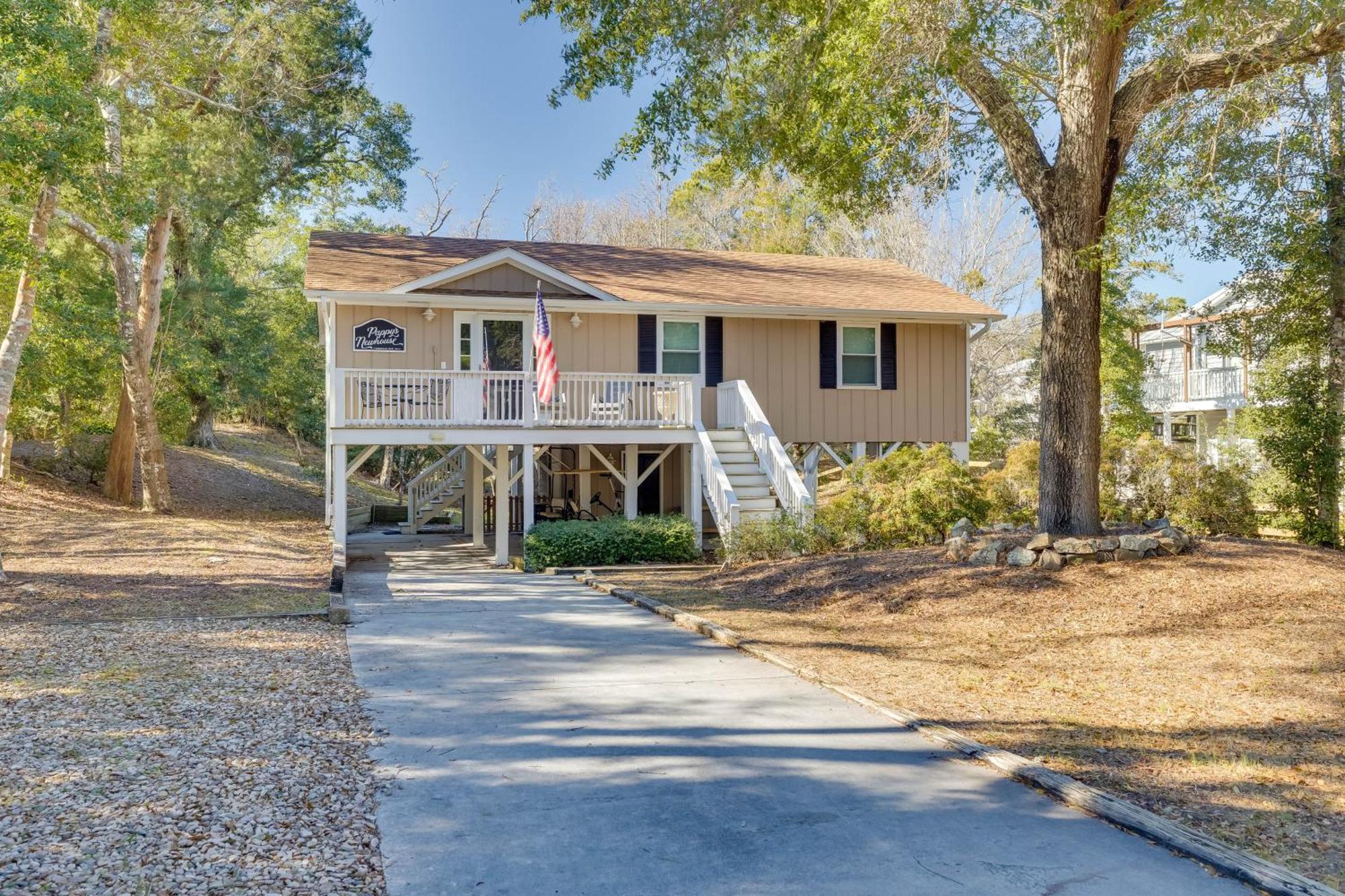 Lovely Emerald Isle Home, Walk To Beach! Екстер'єр фото